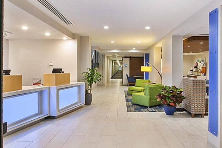 holiday-inn-03
